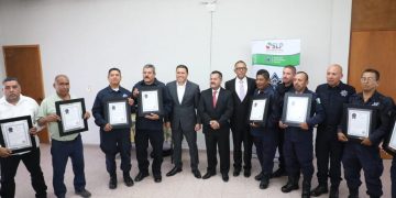 Custodios penitenciarios fueron reconocidos por 30 años de servicio