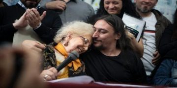 Es presentado el nieto 130 de las Abuelas de Plaza de Mayo