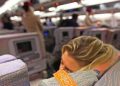 Mujer se quedó dormida y despertó encerrada y sola en el avión