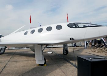 Francia presentó el primer avión comercial eléctrico