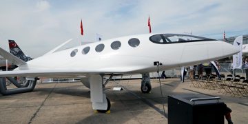 Francia presentó el primer avión comercial eléctrico