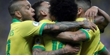 Brasil goleó 5-0 a Perú y clasificó a cuartos de final