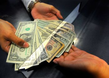 Peso sufre pérdida; se cotiza en 19.23 pesos por dólar