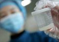 Hombre que donó semen obtiene derechos paternales sobre su hija