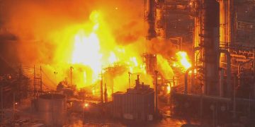 Incendio arrasó con refinería de Filadelfia, EU