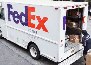 China investiga a FedEx por desvió de paquetes de Huawei