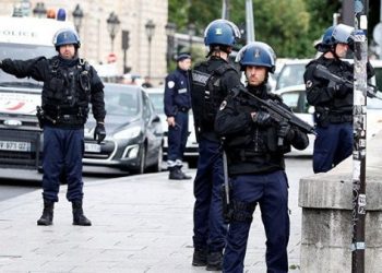 Abren fuego frente a mezquita en Francia dejando  dos heridos