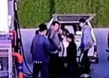 #Video En una gasolinera de Puebla son asaltados 3 sujetos