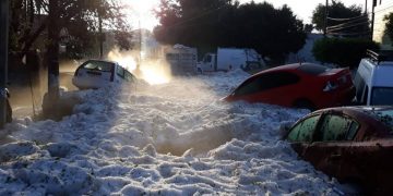 Gran tormenta provoca una gruesa capa de hielo en Guadalajara