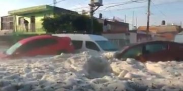 #Video Granizada en Guadalajara alcanzó un metro de altura y sepultó automóviles