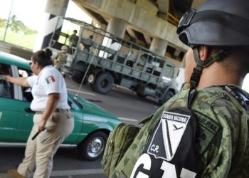 Guardia Nacional ayuda a INM en la retención de migrantes