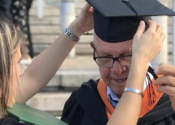 Veterano se graduó a los 78 años como Ingeniero industrial