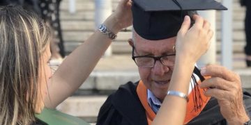 Veterano se graduó a los 78 años como Ingeniero industrial