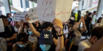 Hong Kong suspende de forma temporal propuesta de ley de extradición a China