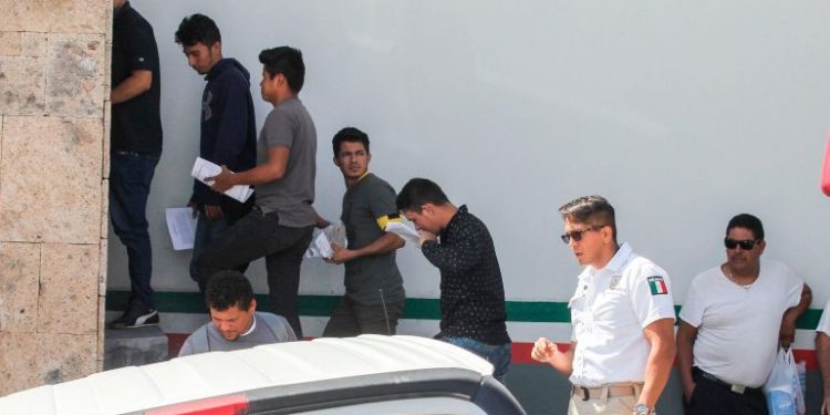 Volaris apoya a la repatriación de migrantes ofreciendo vuelos de un dólar