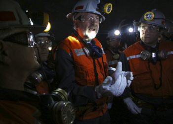 Rescatan a uno de los mineros bolivianos atrapados en Chile