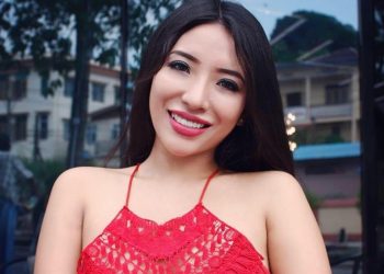 Le quitaron su licencia de medicina por posar en bikini en Facebook