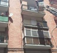Bomberos rescataron a un perro en balcón a pleno sol: ya estaba muerto