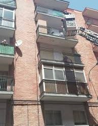 Bomberos rescataron a un perro en balcón a pleno sol: ya estaba muerto