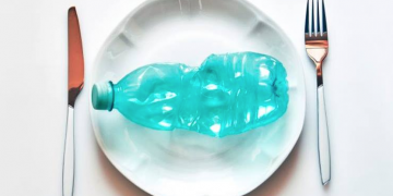 Altas cantidades de plástico se consumen en los alimentos: 5 gramos cada semana