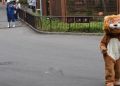 En Japón los simulacros de animales que escapan del zoológico, los realizan con botargas