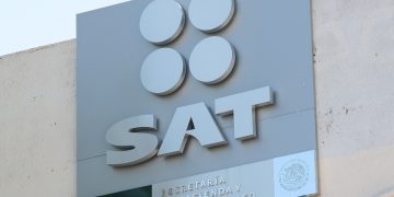 SAT detectó a más de 8 mil empresas que emitieron facturas falsas