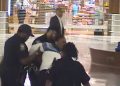 #VIDEO Mujer intenta secuestrar a un menor y sus padres la enfrentan