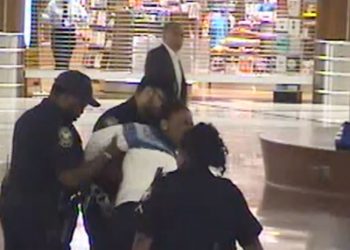 #VIDEO Mujer intenta secuestrar a un menor y sus padres la enfrentan