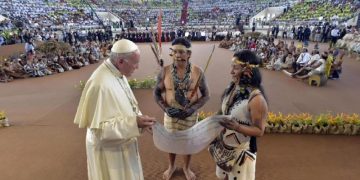El Vaticano estudia la posibilidad de ordenar hombres casados