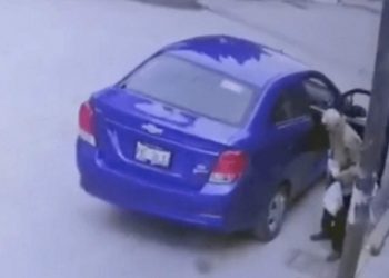 Ancianito fue abandonado en la calle por su hija