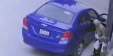 Ancianito fue abandonado en la calle por su hija