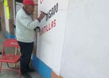 El amor por el trabajo de este abuelito conmovieron Internet