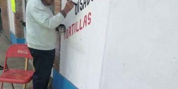 El amor por el trabajo de este abuelito conmovieron Internet