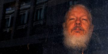 Por presunta violación, Suecia busca interrogar a Assange en Londres