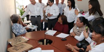Gobernador visita pequeñas empresas y a estudiantes del IEEA en SGS