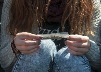 FUE VINCULADA A PROCESO MUJER EN POSESIÓN DE MARIHUANA