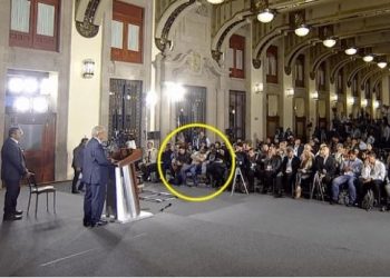 #VIDEO Reportero dormido en plena ‘mañanera’ de AMLO