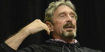 Excéntrico millonario prófugo de la justicia estadounidense se lanza desde Cuba como candidato a la Presidencia