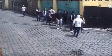 #VIDEO Asaltan a decena de estudiantes a plena luz del día