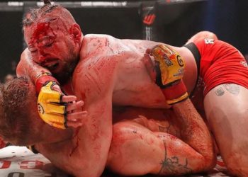 La MMA suspende pelea por salvaje “baño de sangre”