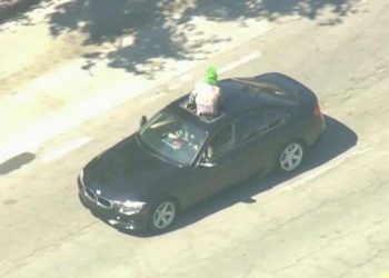 #VIDEO Detienen al joker en playa de Los Ángeles