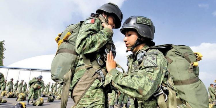 Grupo femenil  de la Fuerza Aérea ‘Las Chutes’ en su combate contra el crimen