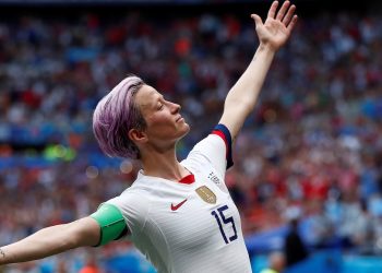 La mejor futbolista del Mundial, no cantó el himno de EU en protesta contra FIFA