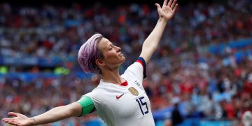 La mejor futbolista del Mundial, no cantó el himno de EU en protesta contra FIFA