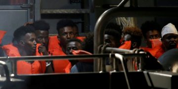 Prohíben el desembarco de 135 inmigrantes en las costas de Italia