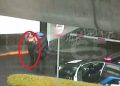 #Vídeo Así siguieron y capturaron a mujer que disparó en plaza Artz