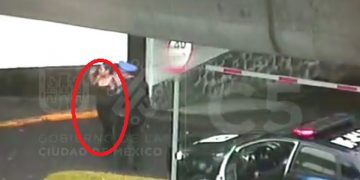 #Vídeo Así siguieron y capturaron a mujer que disparó en plaza Artz