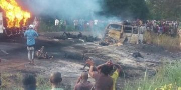 En Nigeria 50 personas mueren tras explosión de camión
