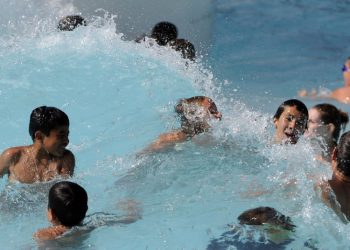 #VIDEO  ‘Tsunami’ deja decenas de heridos en un parque acuático en China