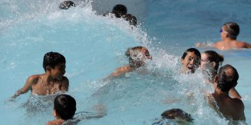 #VIDEO  ‘Tsunami’ deja decenas de heridos en un parque acuático en China
